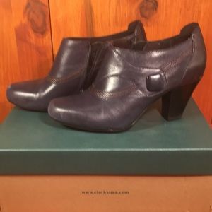 Women’s Clark leather upper heeled ankle boots 7m